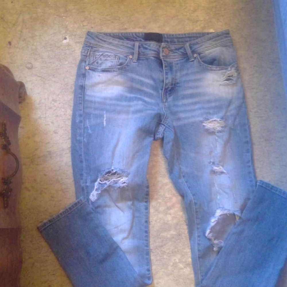 Ripped skinny jeans